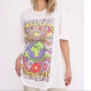 NEW UO x Project Social T EARTH DAY EVERYDAY OVERSIZED ORGANIC COTTON TEE S/M